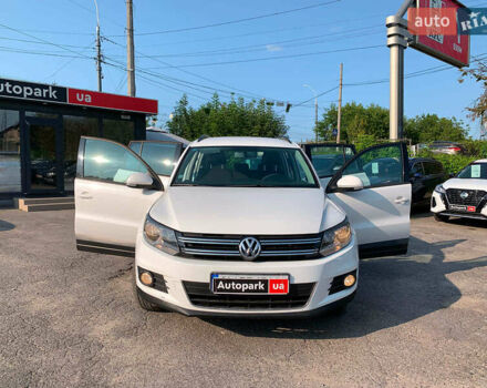 Білий Фольксваген Тігуан, об'ємом двигуна 2 л та пробігом 208 тис. км за 13890 $, фото 15 на Automoto.ua