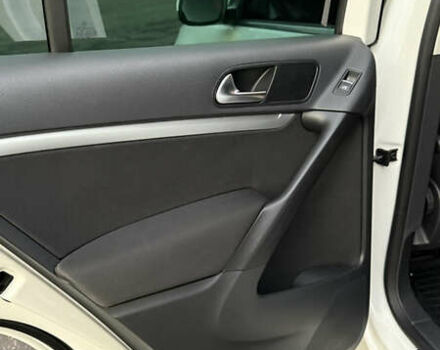 Білий Фольксваген Тігуан, об'ємом двигуна 2 л та пробігом 91 тис. км за 14900 $, фото 20 на Automoto.ua