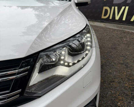 Білий Фольксваген Тігуан, об'ємом двигуна 2 л та пробігом 200 тис. км за 15300 $, фото 5 на Automoto.ua