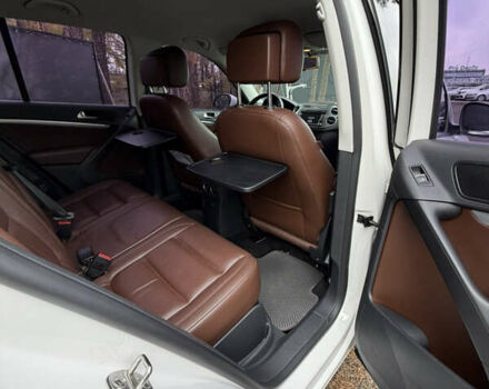 Білий Фольксваген Тігуан, об'ємом двигуна 2 л та пробігом 200 тис. км за 15300 $, фото 17 на Automoto.ua