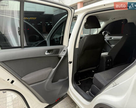 Белый Фольксваген Тигуан, объемом двигателя 2 л и пробегом 183 тыс. км за 11000 $, фото 10 на Automoto.ua