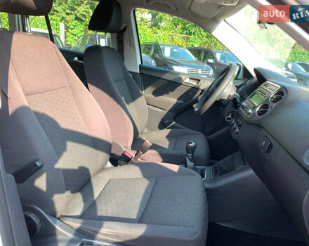 Білий Фольксваген Тігуан, об'ємом двигуна 2 л та пробігом 208 тис. км за 13890 $, фото 24 на Automoto.ua