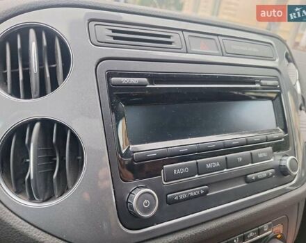 Білий Фольксваген Тігуан, об'ємом двигуна 2 л та пробігом 107 тис. км за 17000 $, фото 6 на Automoto.ua