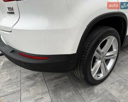 Белый Фольксваген Тигуан, объемом двигателя 2 л и пробегом 142 тыс. км за 12999 $, фото 55 на Automoto.ua