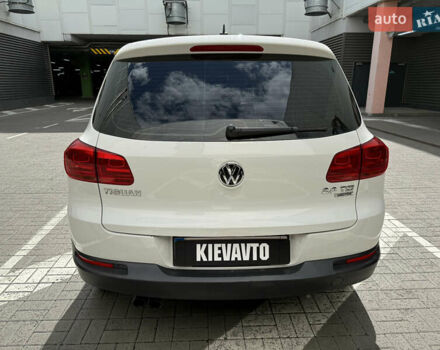 Белый Фольксваген Тигуан, объемом двигателя 2 л и пробегом 183 тыс. км за 11000 $, фото 5 на Automoto.ua