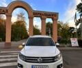 Белый Фольксваген Тигуан, объемом двигателя 2 л и пробегом 220 тыс. км за 11000 $, фото 1 на Automoto.ua