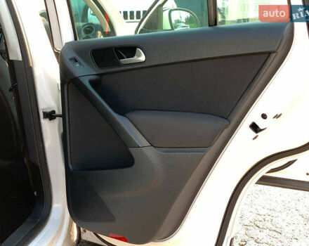 Білий Фольксваген Тігуан, об'ємом двигуна 2 л та пробігом 208 тис. км за 13890 $, фото 21 на Automoto.ua