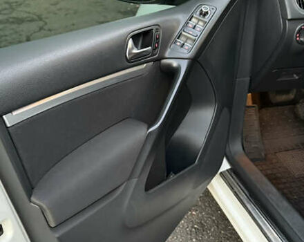 Білий Фольксваген Тігуан, об'ємом двигуна 2 л та пробігом 91 тис. км за 14900 $, фото 16 на Automoto.ua