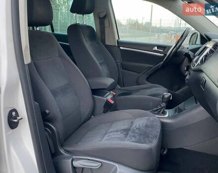 Белый Фольксваген Тигуан, объемом двигателя 2 л и пробегом 216 тыс. км за 14490 $, фото 17 на Automoto.ua