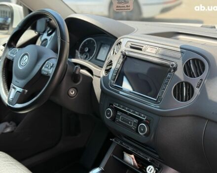 Білий Фольксваген Тігуан, об'ємом двигуна 2 л та пробігом 250 тис. км за 16490 $, фото 18 на Automoto.ua