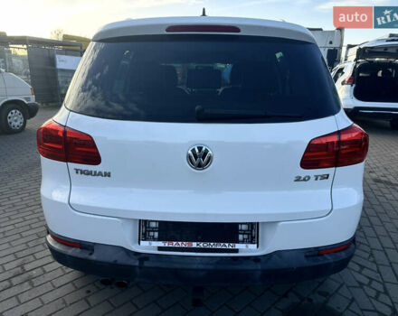 Белый Фольксваген Тигуан, объемом двигателя 2 л и пробегом 248 тыс. км за 9999 $, фото 3 на Automoto.ua