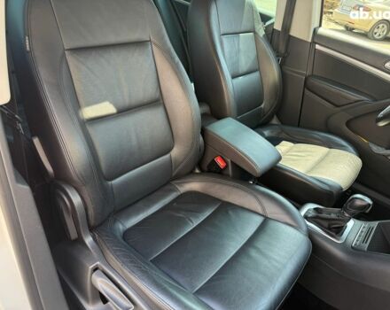 Білий Фольксваген Тігуан, об'ємом двигуна 2 л та пробігом 250 тис. км за 16490 $, фото 17 на Automoto.ua