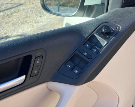 Білий Фольксваген Тігуан, об'ємом двигуна 2 л та пробігом 217 тис. км за 11500 $, фото 9 на Automoto.ua