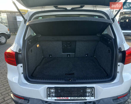 Белый Фольксваген Тигуан, объемом двигателя 2 л и пробегом 248 тыс. км за 9999 $, фото 16 на Automoto.ua