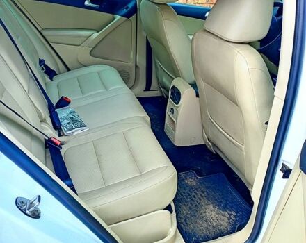 Білий Фольксваген Тігуан, об'ємом двигуна 2 л та пробігом 230 тис. км за 11000 $, фото 6 на Automoto.ua