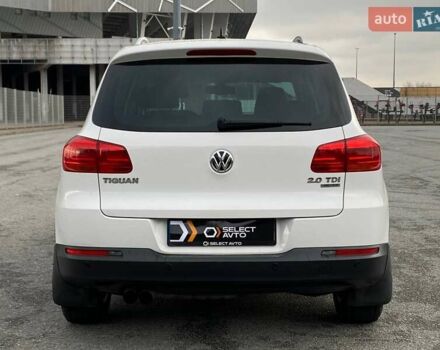 Белый Фольксваген Тигуан, объемом двигателя 2 л и пробегом 216 тыс. км за 14490 $, фото 2 на Automoto.ua
