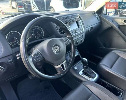 Белый Фольксваген Тигуан, объемом двигателя 2 л и пробегом 248 тыс. км за 9999 $, фото 8 на Automoto.ua