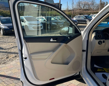 Білий Фольксваген Тігуан, об'ємом двигуна 2 л та пробігом 217 тис. км за 11500 $, фото 8 на Automoto.ua