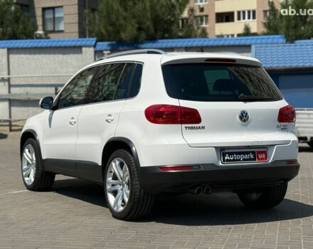 Білий Фольксваген Тігуан, об'ємом двигуна 2 л та пробігом 250 тис. км за 16490 $, фото 7 на Automoto.ua