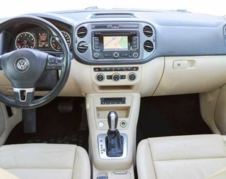 Фольксваген Тигуан 2013 в Хмельницком на Automoto.ua Белый Фольксваген Тигуан, объемом двигателя 2 л и пробегом 85 тыс. км за 4600 $, фото 10 на Automoto.ua