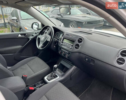 Белый Фольксваген Тигуан, объемом двигателя 2 л и пробегом 199 тыс. км за 12200 $, фото 11 на Automoto.ua