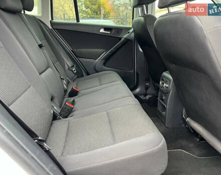 Белый Фольксваген Тигуан, объемом двигателя 2 л и пробегом 199 тыс. км за 12200 $, фото 14 на Automoto.ua