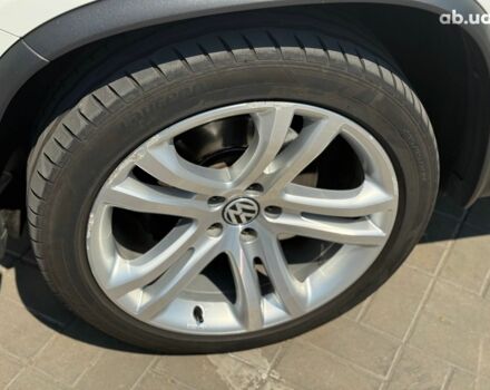 Білий Фольксваген Тігуан, об'ємом двигуна 2 л та пробігом 250 тис. км за 16490 $, фото 9 на Automoto.ua