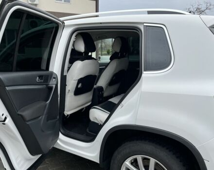 Білий Фольксваген Тігуан, об'ємом двигуна 2 л та пробігом 232 тис. км за 15500 $, фото 4 на Automoto.ua