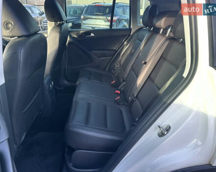 Белый Фольксваген Тигуан, объемом двигателя 2 л и пробегом 248 тыс. км за 9999 $, фото 15 на Automoto.ua