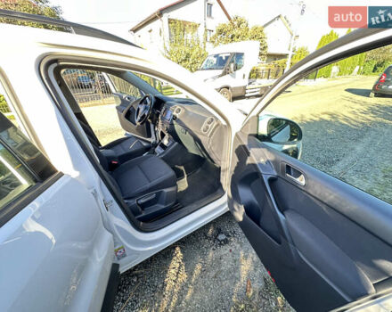 Белый Фольксваген Тигуан, объемом двигателя 1.99 л и пробегом 238 тыс. км за 15600 $, фото 7 на Automoto.ua