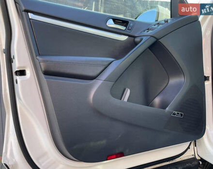 Белый Фольксваген Тигуан, объемом двигателя 1.98 л и пробегом 222 тыс. км за 12799 $, фото 58 на Automoto.ua