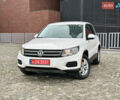 Белый Фольксваген Тигуан, объемом двигателя 1.98 л и пробегом 160 тыс. км за 11000 $, фото 4 на Automoto.ua