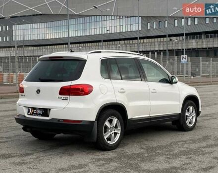 Белый Фольксваген Тигуан, объемом двигателя 2 л и пробегом 216 тыс. км за 14490 $, фото 3 на Automoto.ua