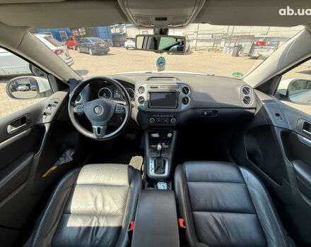 Білий Фольксваген Тігуан, об'ємом двигуна 2 л та пробігом 250 тис. км за 16490 $, фото 15 на Automoto.ua