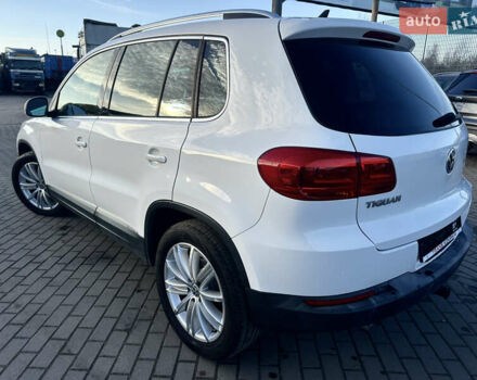 Белый Фольксваген Тигуан, объемом двигателя 2 л и пробегом 248 тыс. км за 9999 $, фото 6 на Automoto.ua