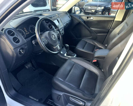 Белый Фольксваген Тигуан, объемом двигателя 2 л и пробегом 248 тыс. км за 9999 $, фото 7 на Automoto.ua