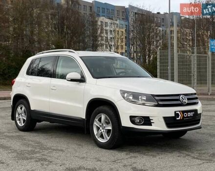 Белый Фольксваген Тигуан, объемом двигателя 2 л и пробегом 216 тыс. км за 14490 $, фото 4 на Automoto.ua