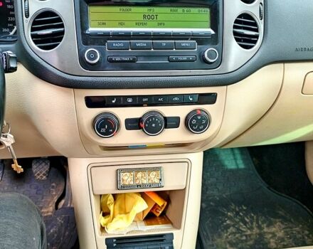 Білий Фольксваген Тігуан, об'ємом двигуна 2 л та пробігом 230 тис. км за 11000 $, фото 1 на Automoto.ua