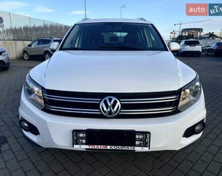 Белый Фольксваген Тигуан, объемом двигателя 2 л и пробегом 248 тыс. км за 9999 $, фото 1 на Automoto.ua