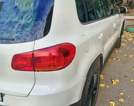 Белый Фольксваген Тигуан, объемом двигателя 1.97 л и пробегом 240 тыс. км за 10000 $, фото 7 на Automoto.ua