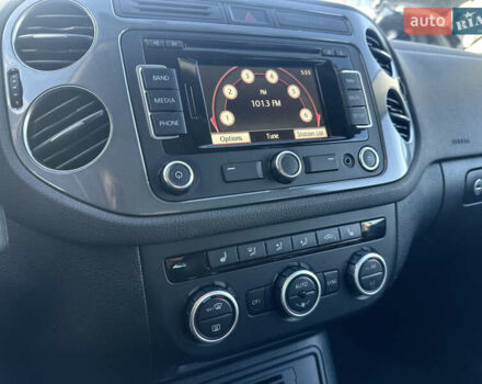 Белый Фольксваген Тигуан, объемом двигателя 2 л и пробегом 248 тыс. км за 9999 $, фото 9 на Automoto.ua