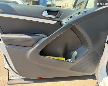 Білий Фольксваген Тігуан, об'ємом двигуна 2 л та пробігом 250 тис. км за 16490 $, фото 20 на Automoto.ua