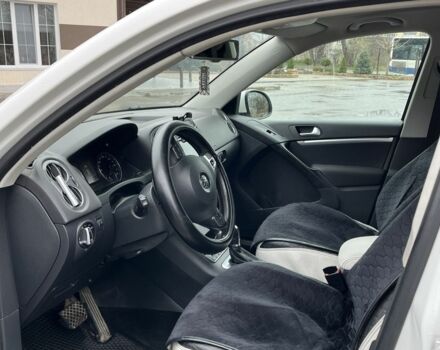 Білий Фольксваген Тігуан, об'ємом двигуна 2 л та пробігом 232 тис. км за 15500 $, фото 3 на Automoto.ua