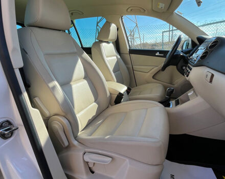 Білий Фольксваген Тігуан, об'ємом двигуна 2 л та пробігом 217 тис. км за 11500 $, фото 24 на Automoto.ua