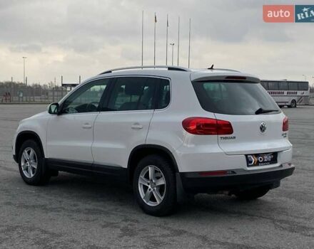 Белый Фольксваген Тигуан, объемом двигателя 2 л и пробегом 216 тыс. км за 14490 $, фото 1 на Automoto.ua