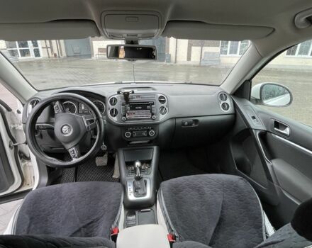 Білий Фольксваген Тігуан, об'ємом двигуна 2 л та пробігом 232 тис. км за 15500 $, фото 6 на Automoto.ua