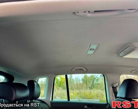 Білий Фольксваген Тігуан, об'ємом двигуна 2 л та пробігом 263 тис. км за 12300 $, фото 5 на Automoto.ua