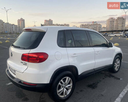 Белый Фольксваген Тигуан, объемом двигателя 1.98 л и пробегом 208 тыс. км за 10800 $, фото 2 на Automoto.ua