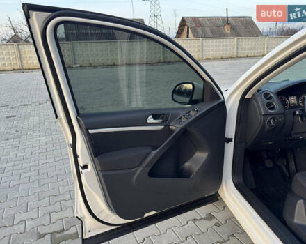 Белый Фольксваген Тигуан, объемом двигателя 1.97 л и пробегом 245 тыс. км за 12999 $, фото 14 на Automoto.ua