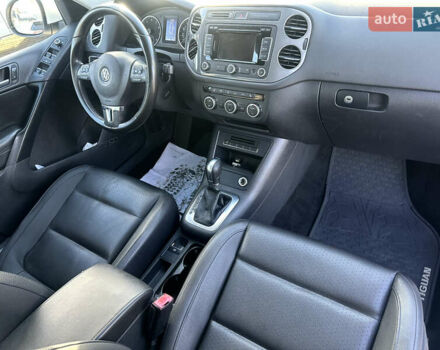 Белый Фольксваген Тигуан, объемом двигателя 2 л и пробегом 248 тыс. км за 9999 $, фото 19 на Automoto.ua